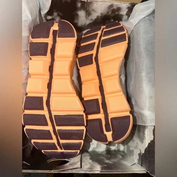 OnCloud X- Running Beige and Peach Sneakers - Picture 3 of 5